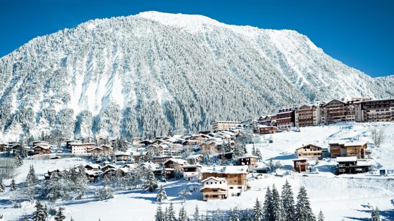 Onde Esquiar em Janeiro? Courchevel ou Aspen